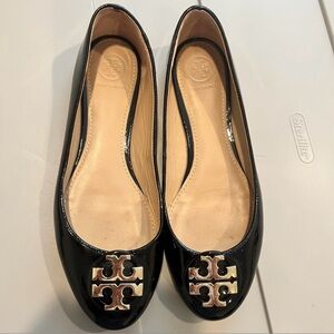 Tory Burch black parent ballet flats size 7 1/2 with gold logo detail